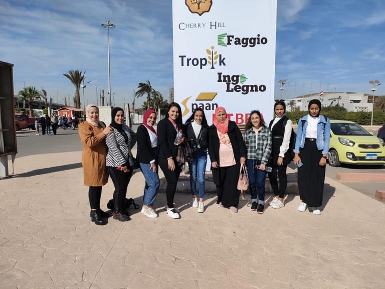 كليه التربية النوعية في زيارة معرض القاهرة الدولى للأخشاب والماكينات بمركز القاهرة الدولى للمؤتمرات والمعارض