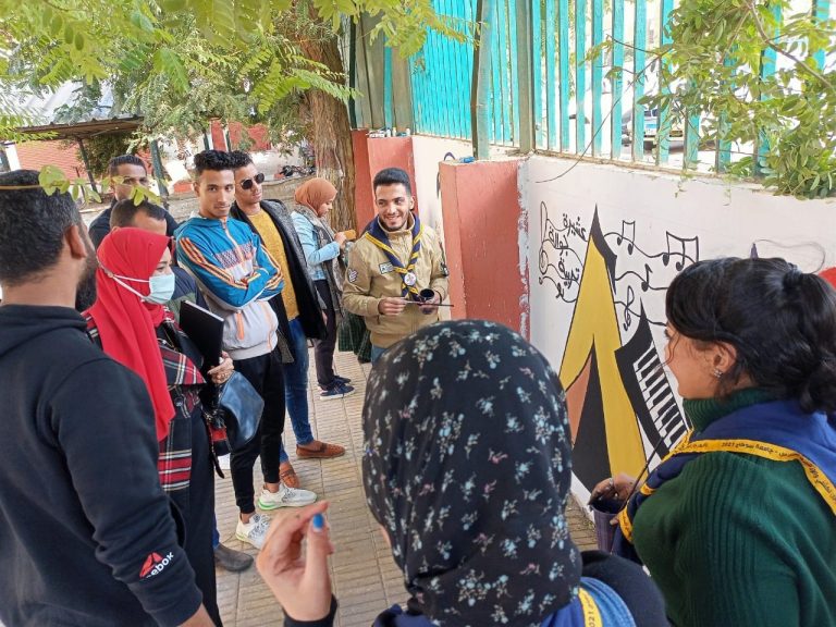 عشيرة جوالة كلية التربية النوعية تشارك في مسابقة الجامعة للرسم ع الجداريات