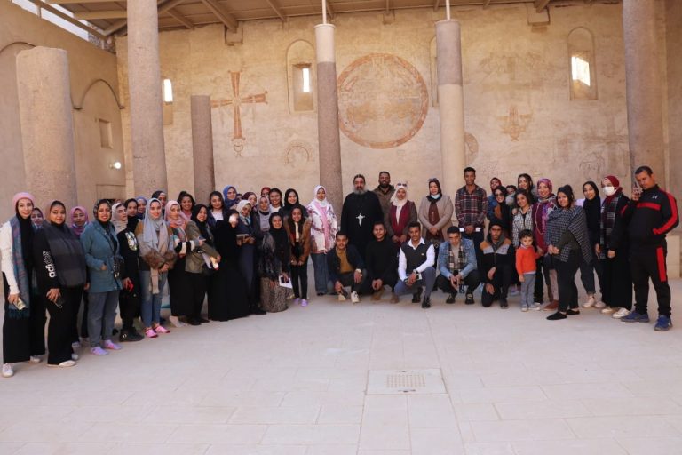 رحلة علمية لكنيسة الدير الأحمر تنظمها كلية التربية النوعية بسوهاج