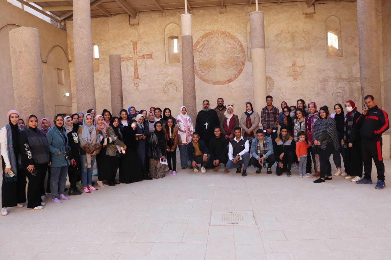 رحلة علمية لكنيسة الدير الأحمر تنظمها كلية التربية النوعية بسوهاج