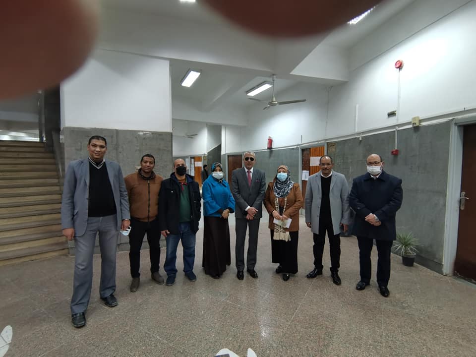 نائب رئيس الجامعة لشئون التعليم والطلاب يتابع اختبارات الفصل الدراسي الأول