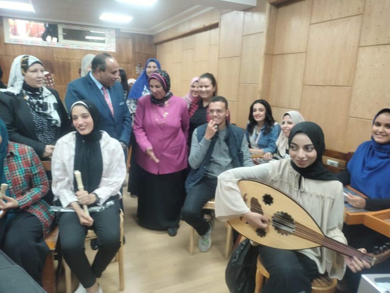 تفقد مشاريع طلاب الفرقة الرابعة للتربية الموسيقية