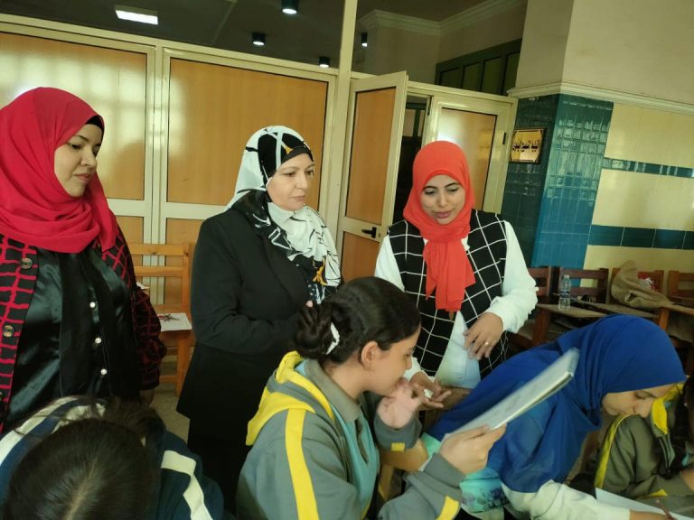 ورشة تعليمية للتربية الفنية لطلاب مدراس السلام الخاصة علي الرسم والتصوير