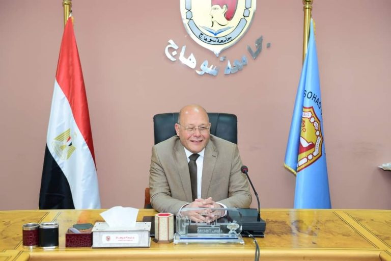 رمضان الخير النعماني يقرر صرف مكافأه ١٥٠٠ جنيه لأعضاء هيئة التدريس والعاملين بجامعة سوهاج بمناسبة قرب حلول الشهر الكريم