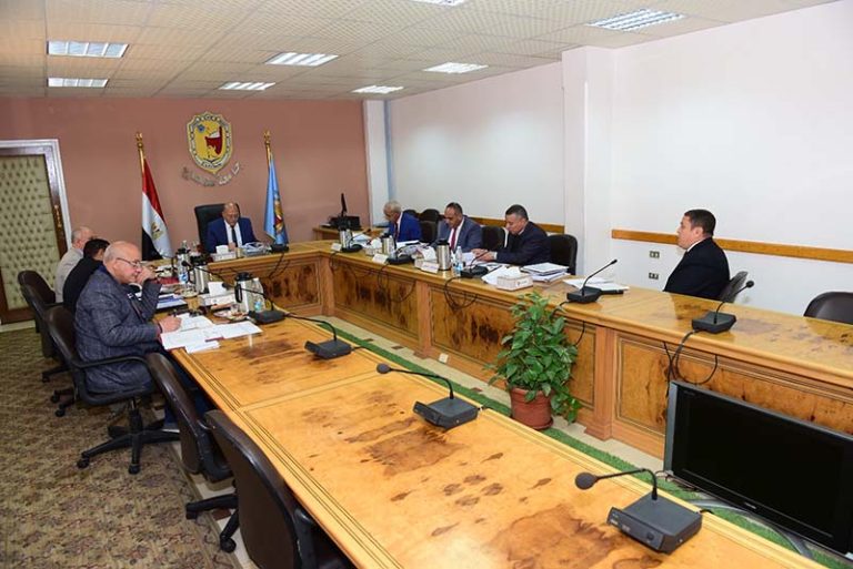 رئيس جامعة سوهاج يترأس لجنة إختيار المرشحين لمنصب مدير عام العلاقات العامة وأمين كليتي الحاسبات والتربية النوعية