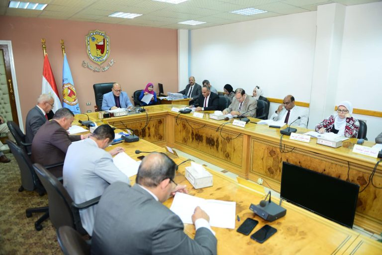 مجلس جامعة سوهاج يوافق علي زيادة أعداد الطلاب المقبولين بكلية التربية النوعية من طلاب مدارس الصم والبكم وضعاف السمع وطلاب الدمج التعليمي، بالعام الجامعي ٢٠٢٤-٢٠٢٥