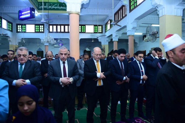 عقب صلاة العيد.. وفد جامعة سوهاج يزور ديوان عام المحافظة للتهنئة بعيد الفطر المبارك