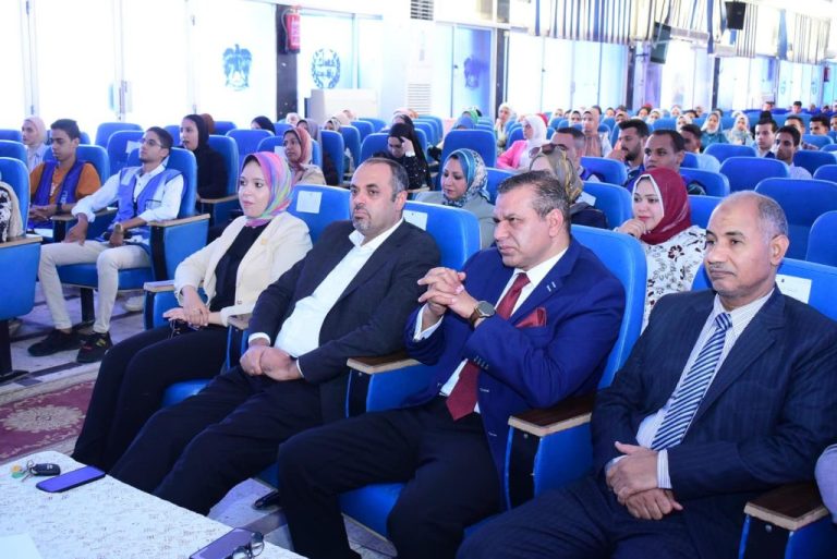 انطلاق مبادرة سفراء التكنولوجيا بجامعة سوهاج بمشاركة ٢٠٠طالب وطالبة