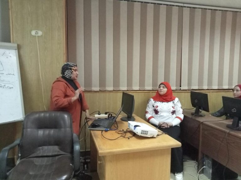 وحدة نظم المعلومات الادارية بجامعة سوهاج تنظم  ورشة عمل “للعاملين بإدارات الدراسات العليا علي منصة زاد”،