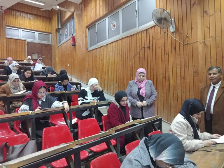 تفقد جانب من لجان امتحانات اليوم للفرقتين الثالثة والرابعة بكلية التربية النوعية