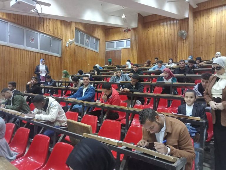 بدء ماراثون امتحانات الفرقتين الأولى والثانية بكلية التربية النوعية بجامعة سوهاج