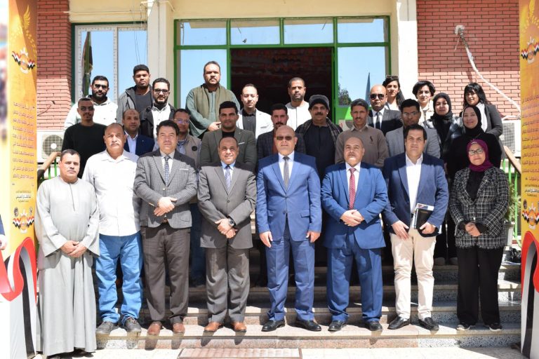 رئيس جامعة سوهاج يوقع ٦ عقود رعاية مبتكرين لعدد من الإختراعات منها عصا ذكية متكاملة للتنقل الآمن وجهاز محمول رفيق المكفوفين و منتج غذائي لتنشيط الذاكرة