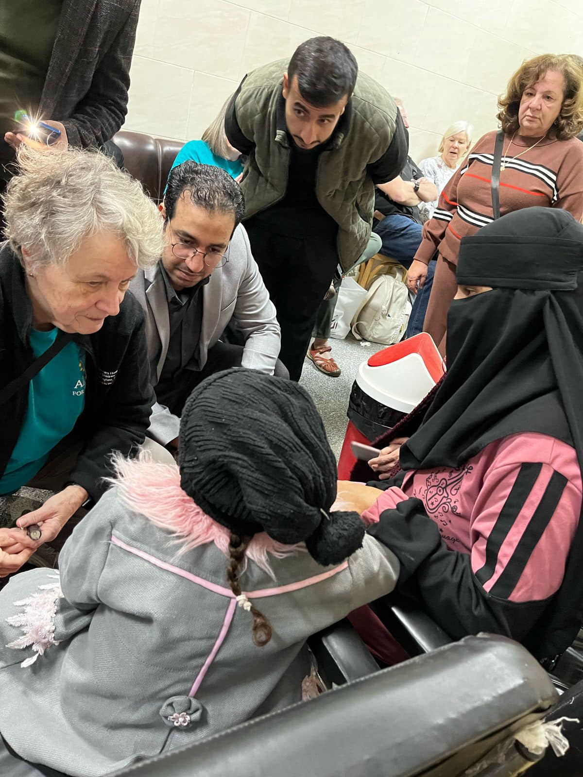 القافلة الطبية الأمريكية “تحالف من أجل الإبتسامة” تعالج وتجري عمليات جراحية لعدد ٧٠ طفل مصابين بالشفة الأرنبية بمستشفي سوهاج الجامعي