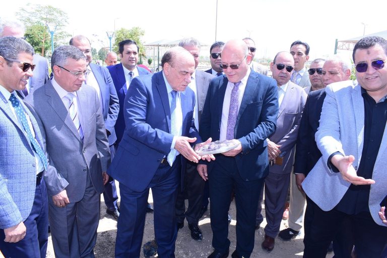 اللواء سمير فرج  يغرس شجرة بإسمه بجامعة سوهاج الجديدة ضمن المبادرة الرئاسية ١٠٠ مليون شجره