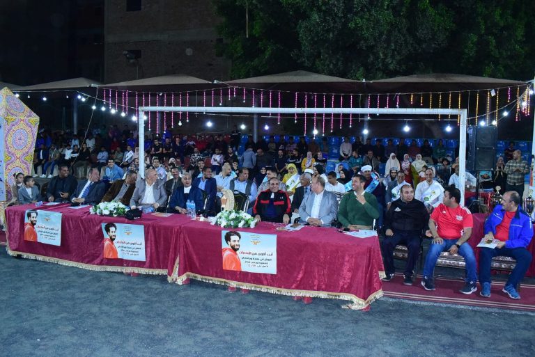 تحت شعار “أنت أقوى من المخدرات”. جامعة سوهاج تنظم ختام الدورة الرمضانية بالتعاون مع صندوق مكافحة وعلاج الإدمان والنعماني يشارك بالمباراة النهائية و يكرم الفائزين بالمراكز الأولى