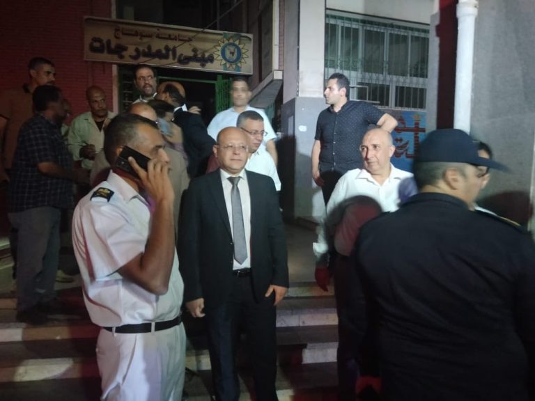 رئيس جامعة سوهاج يؤكد: لا توجد اى خسائر أو أصابات بشرية بحريق سطح  مبني مجمع المدرجات بالمقر القديم