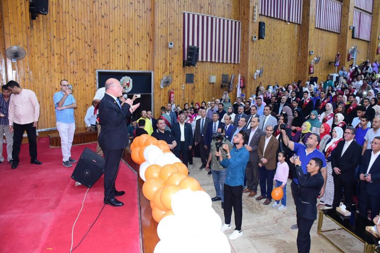 جامعة سوهاج تتحول الي ساحه للاحتفال الوطني ..النعماني وطلابه يشاهدون البث المباشر لافتتاح المتحف المصري الكبير أمام الشاشات العملاقة