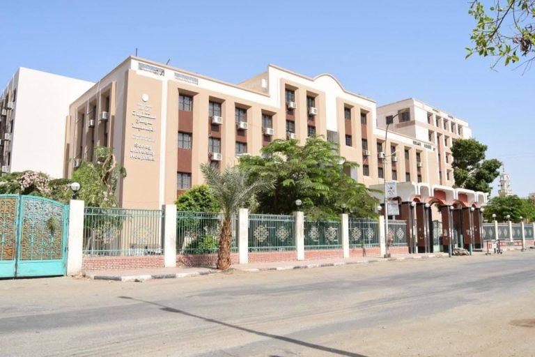 استقبال ١٣٩٠ مريض وإجراء ١٠٣ تدخلات جراحية بمستشفيات سوهاج الجامعية خلال أجازة عيد الفطر