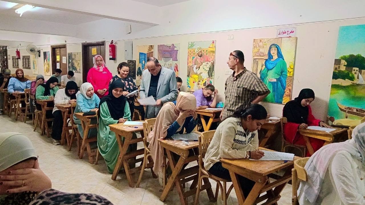 عميد كلية التربية النوعية يتابع امتحانات الفرقتين الأولى والثالثة بمختلف أقسام الكلية
